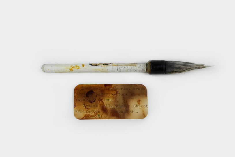 Fingerprint brush