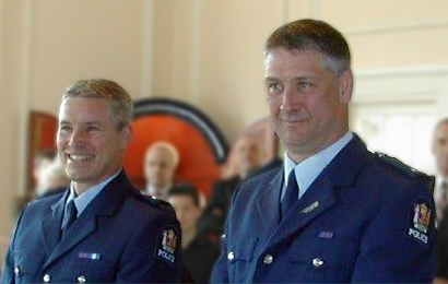 Tāriana Matua Eric Tibbott me Kātipa Allister Rose