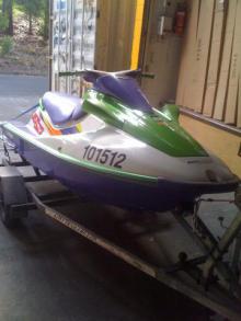 Kawasaki 900 ZXI. Purple seat with green
