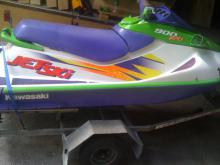 Kawasaki 900 ZXI. Purple seat with green