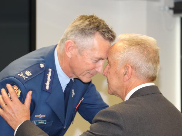 POP hongi