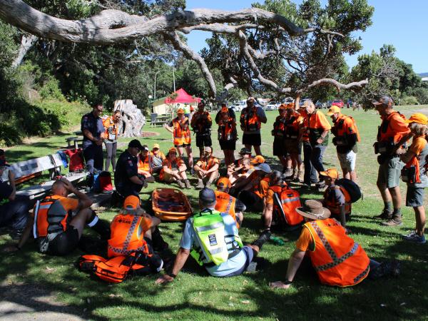 72 people gathered in Pāuanui.