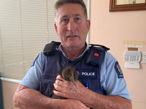 Senior Constable Michael Gorrie with the rescued kiwi