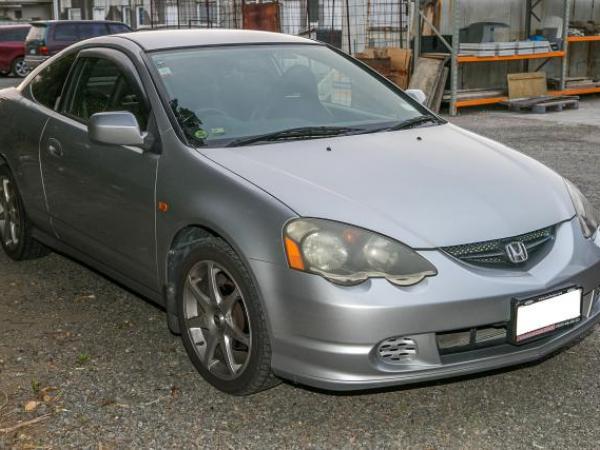 Silver Honda Integra, registration FJQ690