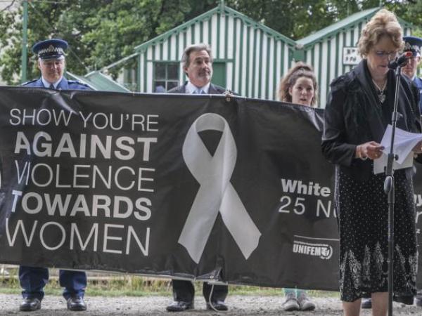 Lesley Elliott addresses marchers at Christchurch Hospital