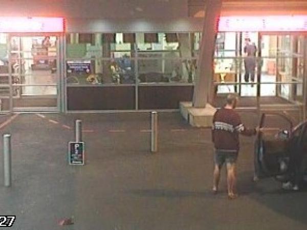 CCTV footage of a good samaritan who Auckland Police would like to speak to for assisted an assault.