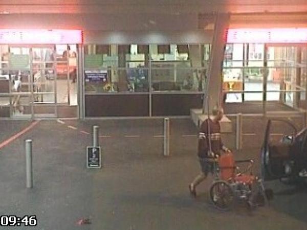 CCTV footage of a good samaritan who Auckland Police would like to speak to for assisted an assault.