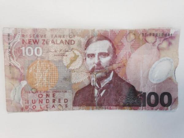 Fake $100 note 