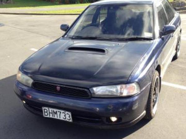 Blue Subaru Legacy, registration BHM733.