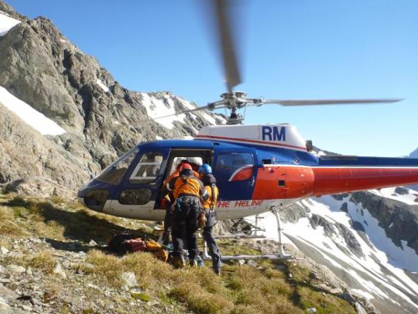 SAR recovery of three hikers from Ball Pass