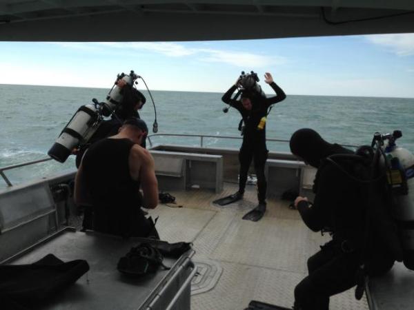 NZ Police divers kit up ready to search for missing diver