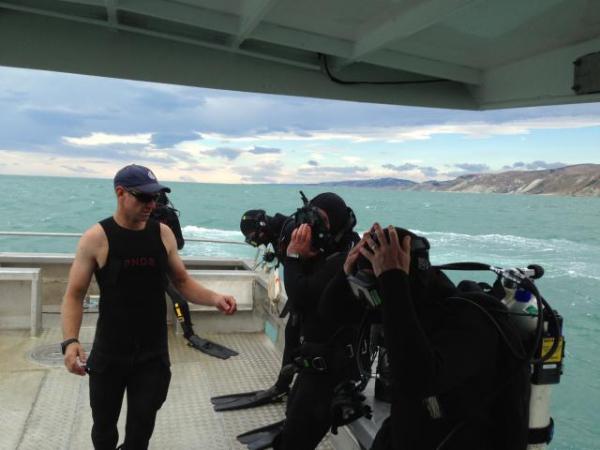 NZ Police divers prepare to start the search for missing diver
