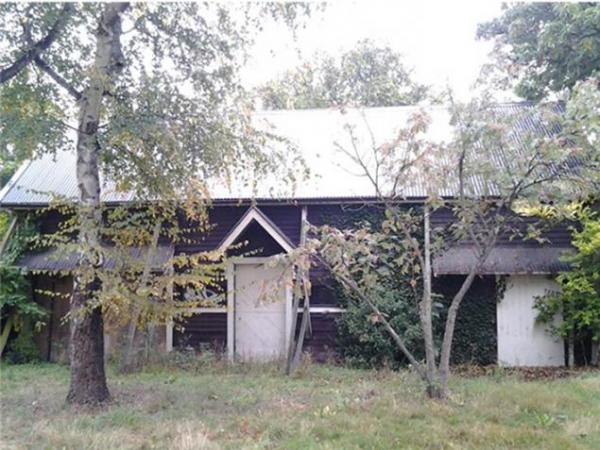 Scene of River Road Barn before the fire
