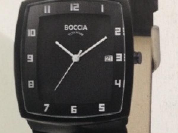 Jewellery stolen from Bezett’s Jewellery on George St at 5.40am, Monday 6 July 2015