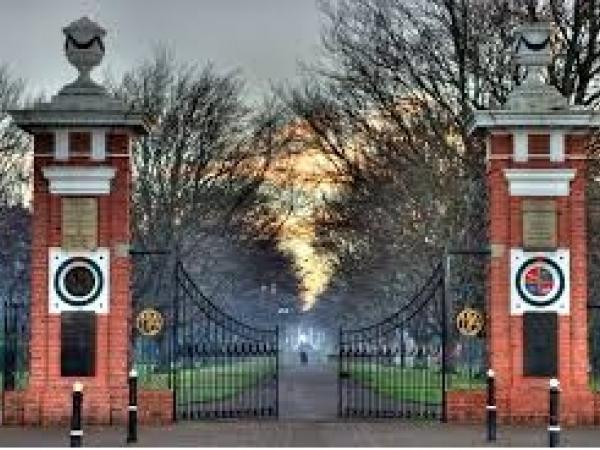 Feldwick Gates, Queens Park 