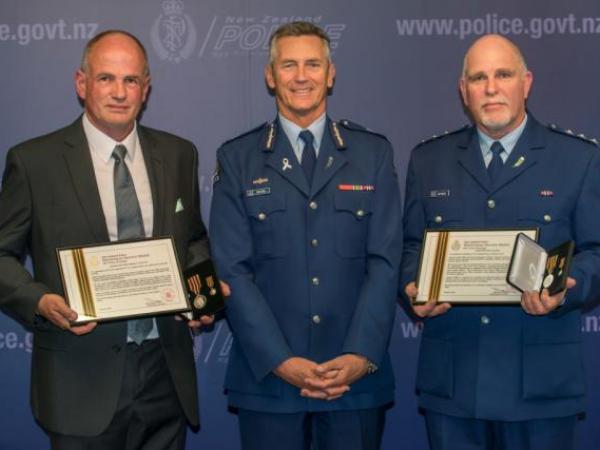 Police Commissioner Mike Bush, MNZM, (centre) with Senior Constable Errol Van de Ven (left) and Inspector John Walker (right). 