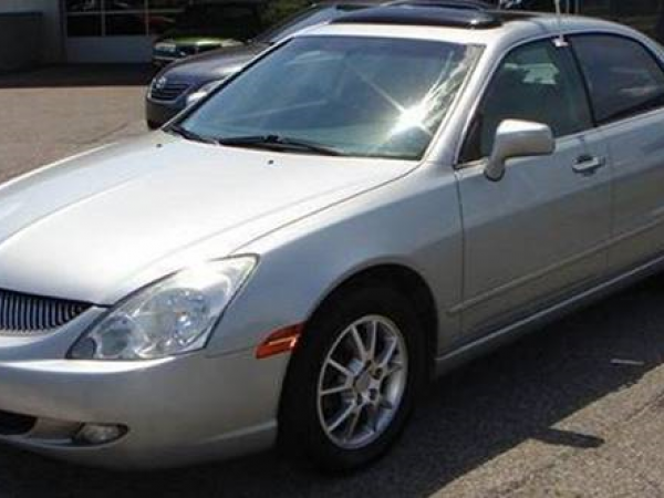 The vehicle involved is believed to be similar to this silver Mitsubishi Diamante model