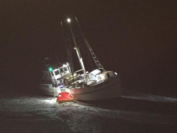 Boat runs aground Cobden Beach Greymouth