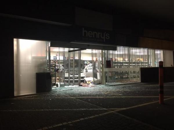 Ram Raid Yaldhurst Road Henrys Liquor store