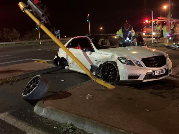 Police seeking witnesses to crash on Hobsonville Road