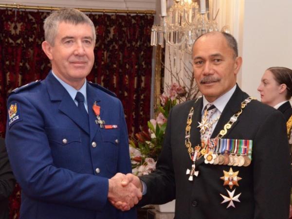 Gary Lendrum MNZM, with then Governor-General Sir Jerry Mateparae.