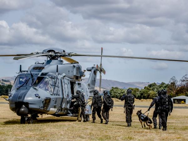 STG operators and dog team board an RNZAF NH90. (Photo: Jane Dunn Photography.)