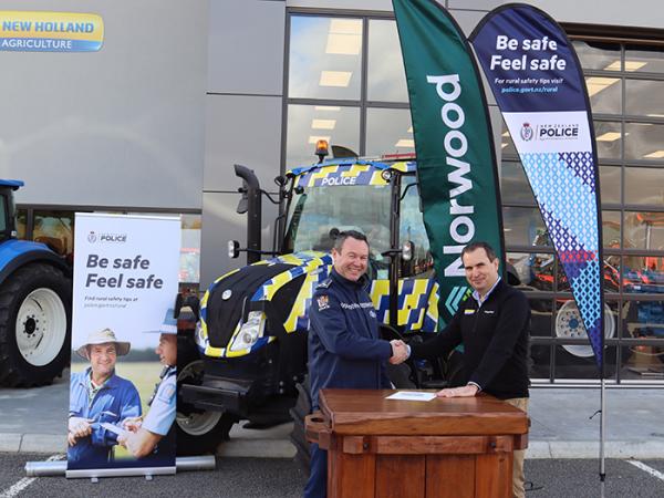 Assistant Commissioner for Iwi and Community Chris de Wattignar shaking hands with Norwood's brand manager Rod Gardner after sig