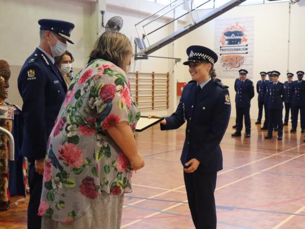Constable Mandy Lardenoye receives her Award for Second in Wing from the patron.