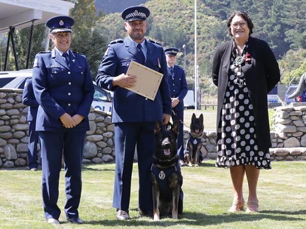 Snr Con Comrie Keenan and Tahi receive their certificate from Deputy Commissioner Tania Kura & Minister of Customs Meka Whaitiri