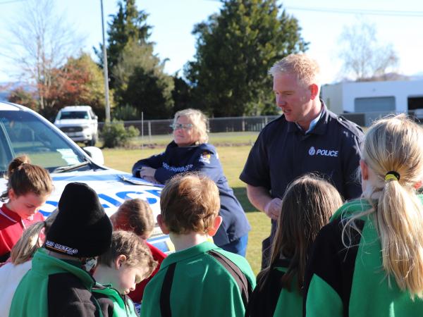 Constables Allan Lynch and Karren Bye hold a workshop for rural kids at the 'Think Safe Brain' farm day.