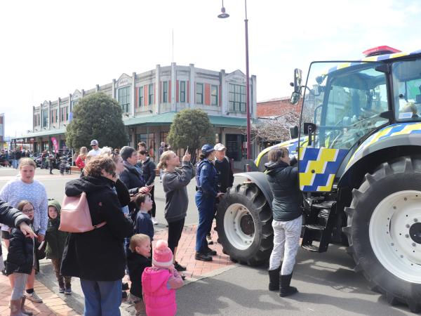 A long queue formed for the police tractor.