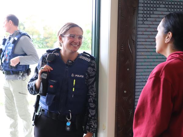 Constable Lee-Ann Mainwaring checks in with the MSD team at Pukemokimoki Marae.