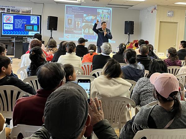 Constable Kevin Liang Deng talking to the Chinese Women's Association.