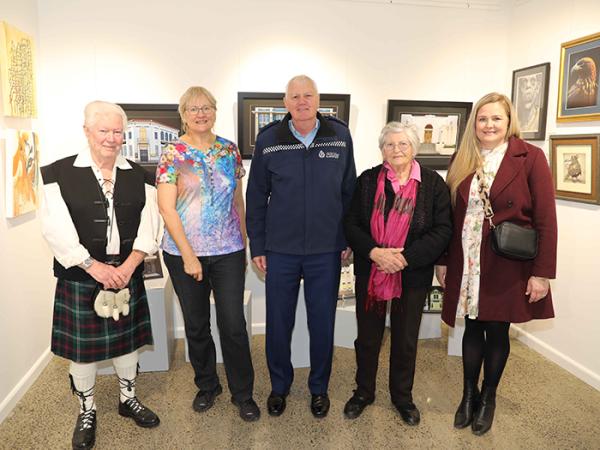 Group photo of Manawatū Area Commander Inspector Ross Grantham and some of the local artists.
