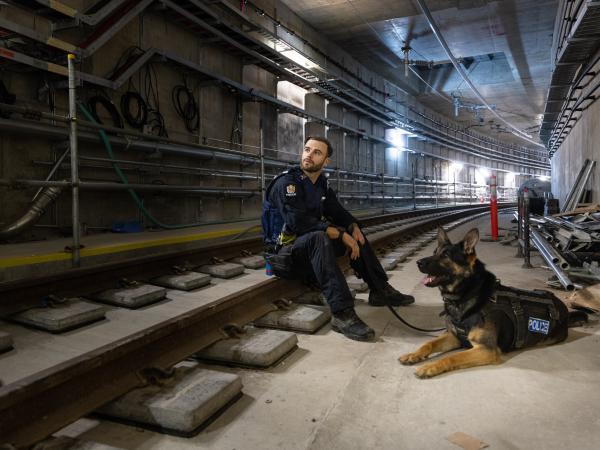 Constable Mathew Morris and Ragner take a moment.