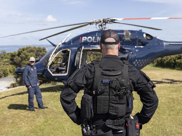 AOS with the Air Support Unit. Photo: Tāmaki Makaurau Police Forensic Photographer Alex Stammers.